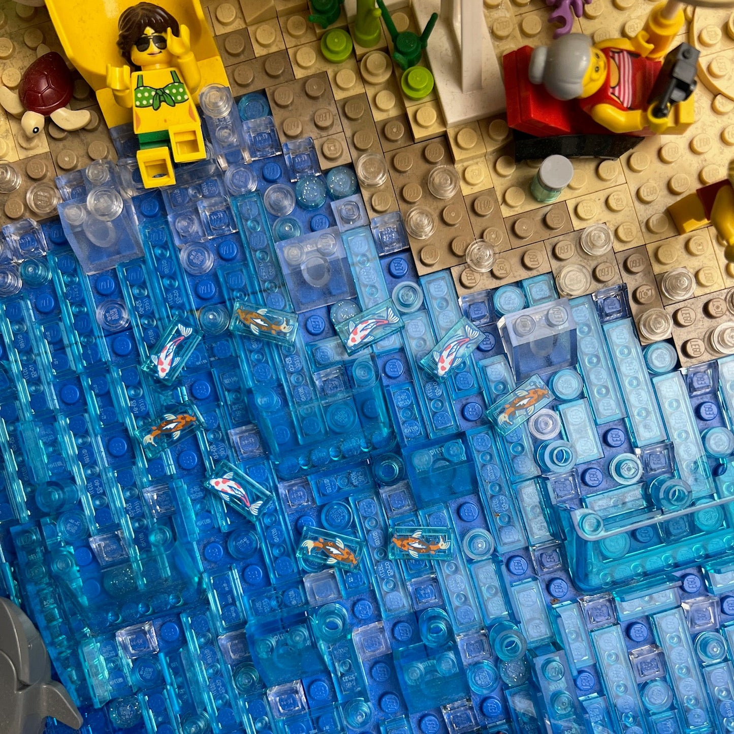 LEGO® 25szt. Płytka Tile 1x2 Transparentna – Pomarańczowa Ryba Koi 3069pb1180