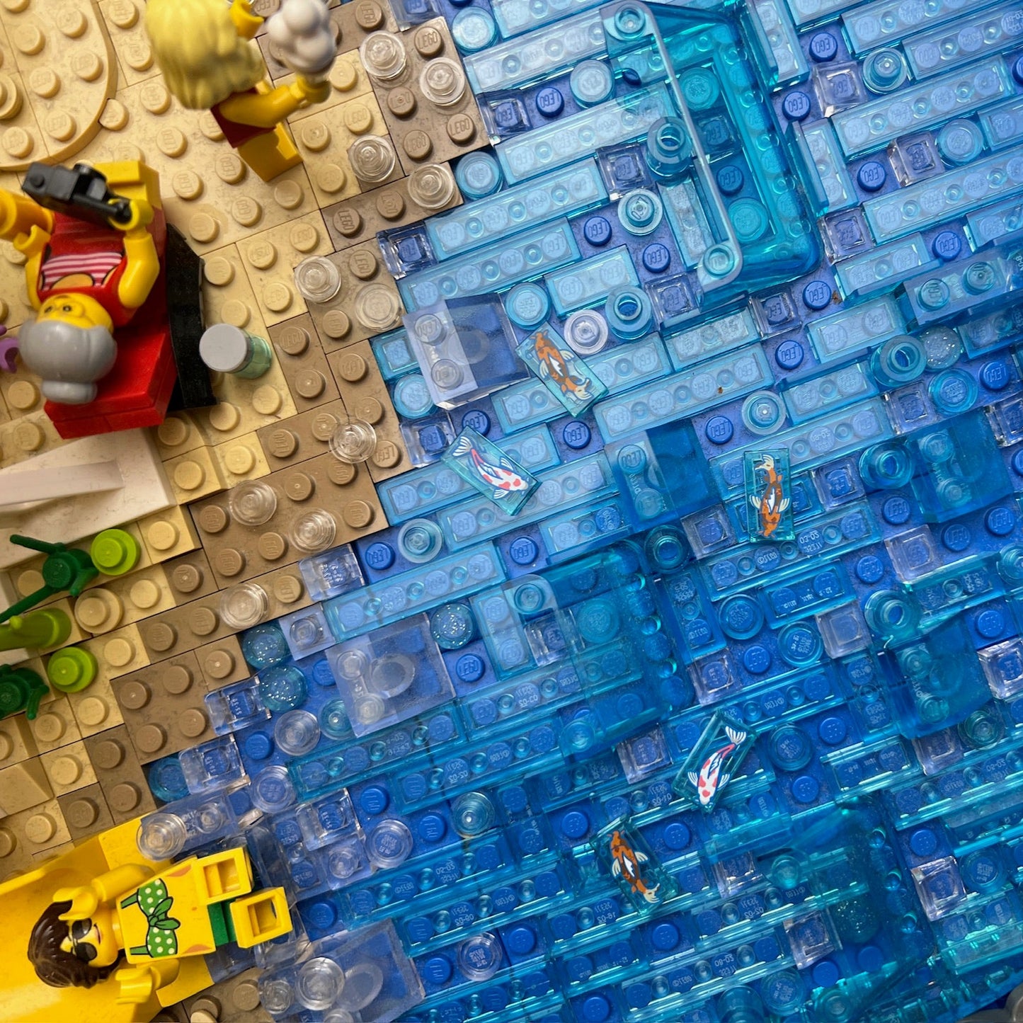 LEGO® 25szt. Płytka Tile 1x2 Transparentna – Pomarańczowa Ryba Koi 3069pb1180